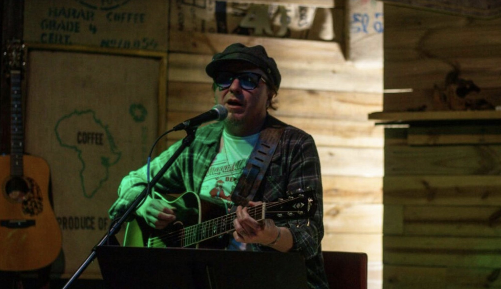 Musicians and communities enjoy nostalgic Elliott Smith music at Amplify Decatur